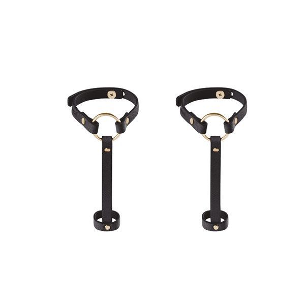 Пара браслетов на запястье и палец Bijoux Indiscrets MAZE Hand Bracelet Harness Black, экокожа