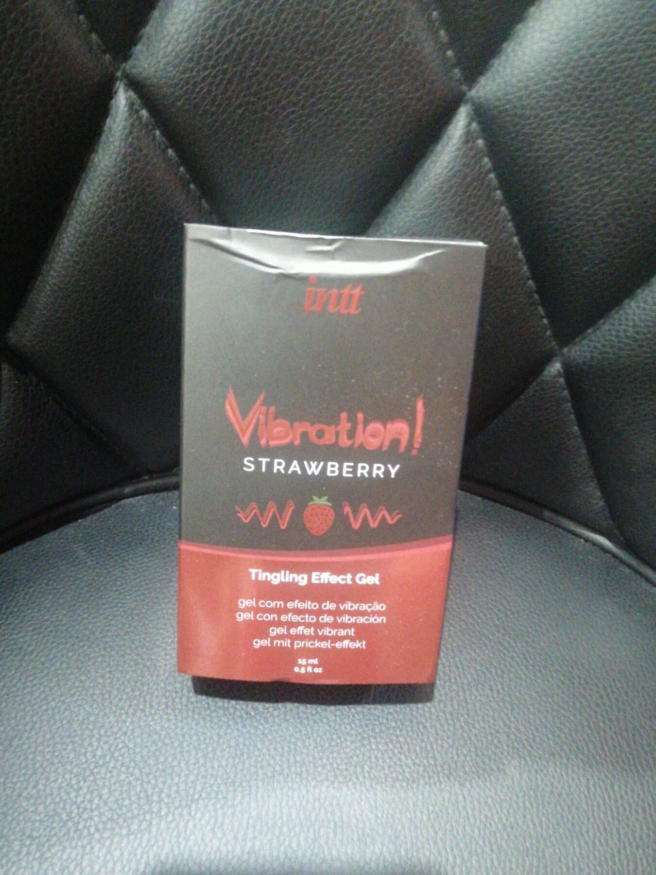 Жидкий вибратор Intt Vibration Strawberry (15 мл), густой гель, очень вкусный, действует до 30 минут